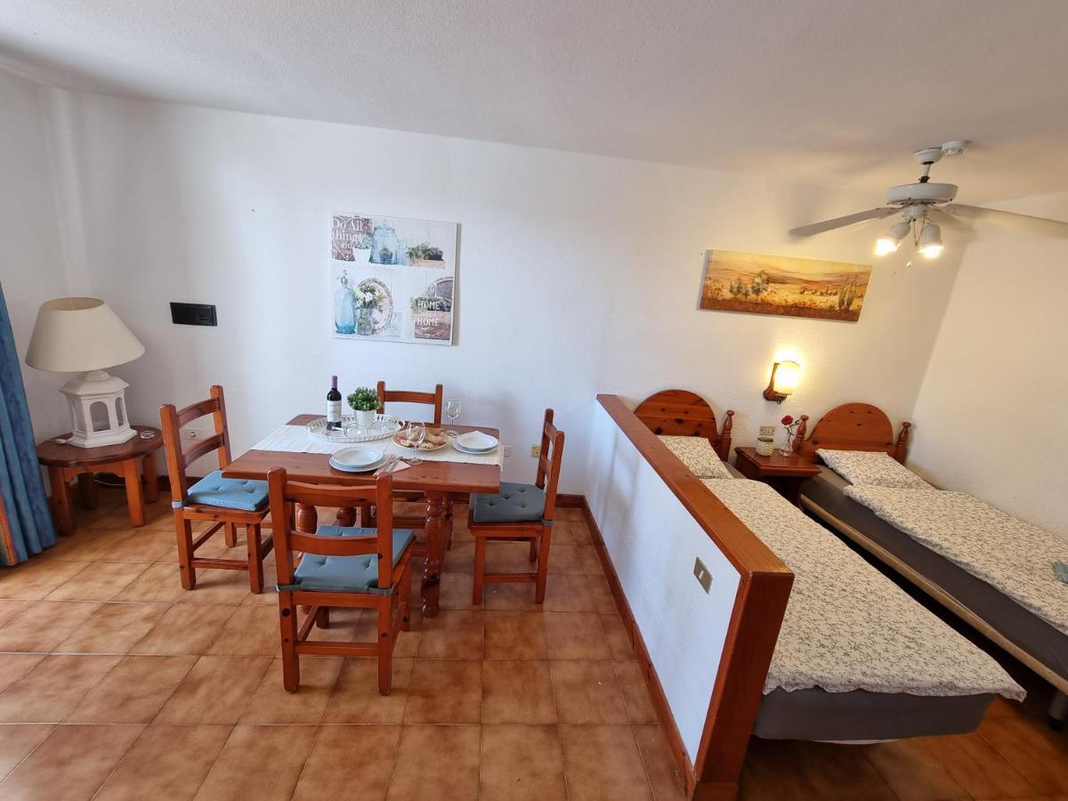Studio Apartment No 1 Directly On The Beach And Sea, Terrace, Heated Pool, Wifi Playa de las Américas Exterior foto