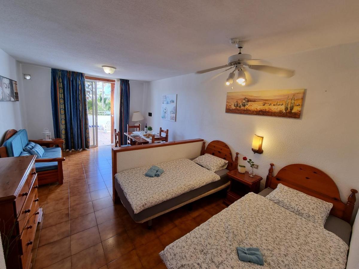 Studio Apartment No 1 Directly On The Beach And Sea, Terrace, Heated Pool, Wifi Playa de las Américas Exterior foto