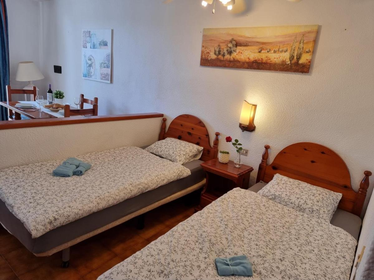 Studio Apartment No 1 Directly On The Beach And Sea, Terrace, Heated Pool, Wifi Playa de las Américas Exterior foto